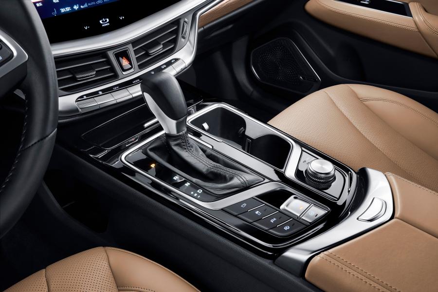 Детали интерьера Geely Bo Rui GE (GC9) 2018 года  (фото 11 из 15)